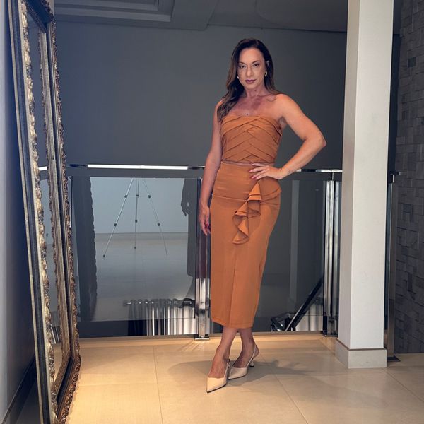 Conjunto saia e cropped Emma CARAMELO