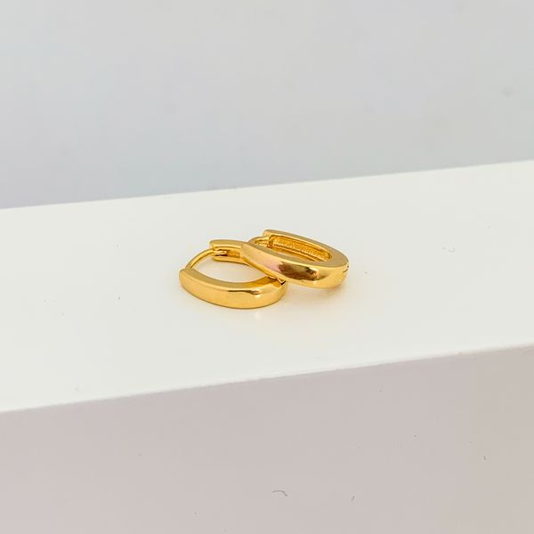 Argola Click Oval Lisa Banhada a Ouro 18k