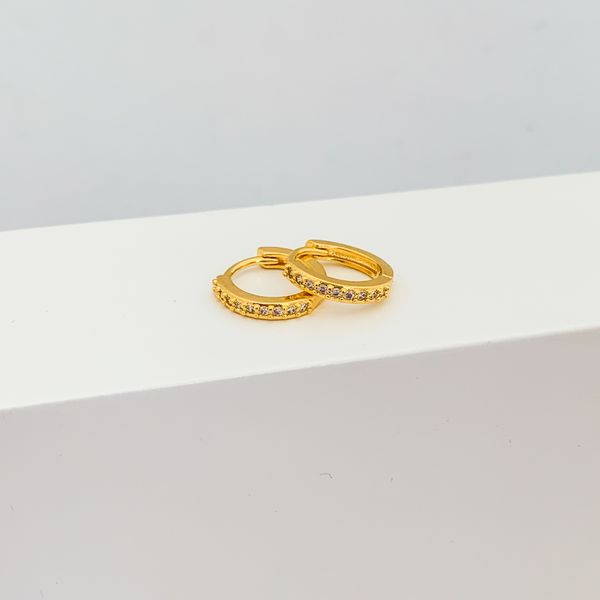 Argola Click Cravejada Zirconia Cristal Banhada a Ouro 18k