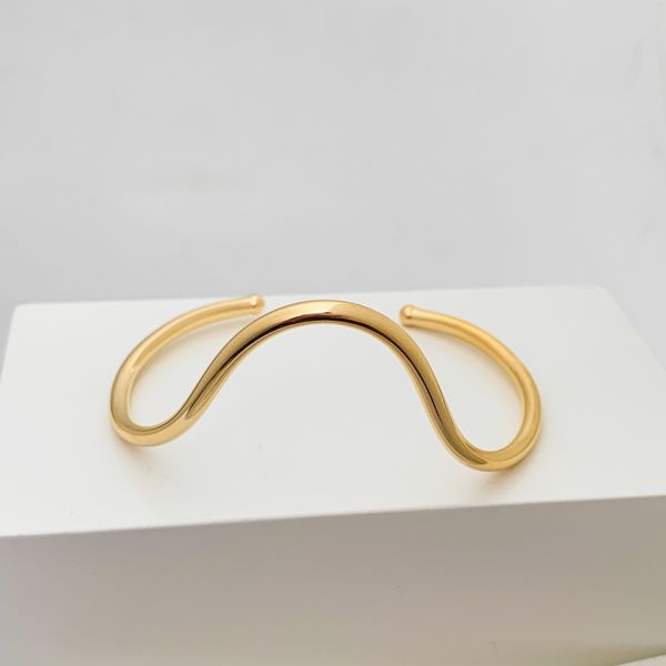 Bracelete Ondulado Aberto Banhado A Ouro 18k 