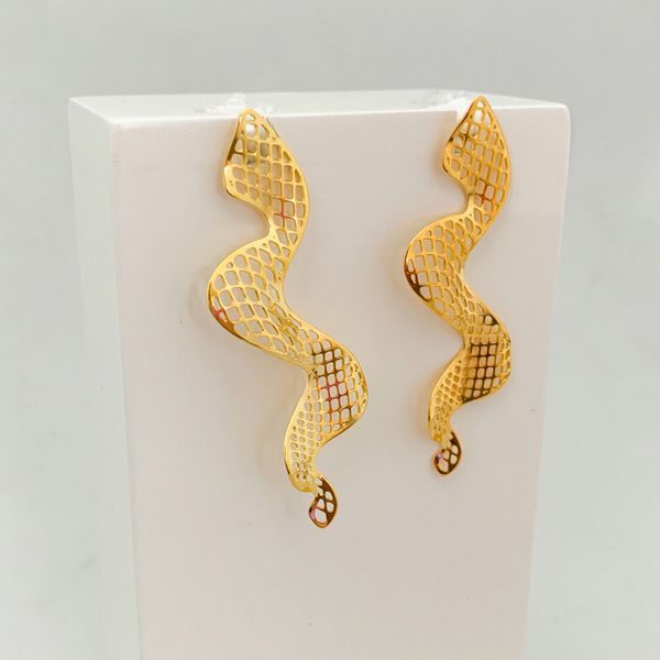 Brinco Cobra Rendado Banhado a Ouro 18k