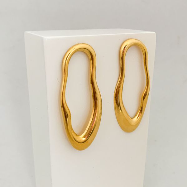 Brinco Oval Ondulado Banhado a Ouro 18k