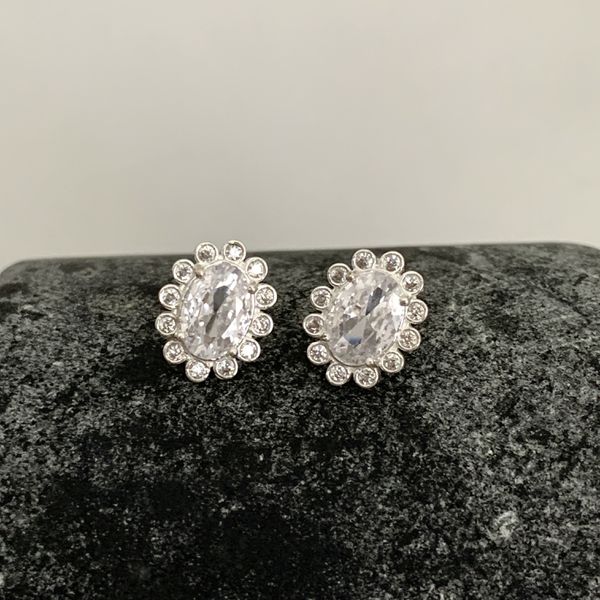 Brinco Oval com Zirconia Cristal Prata 925