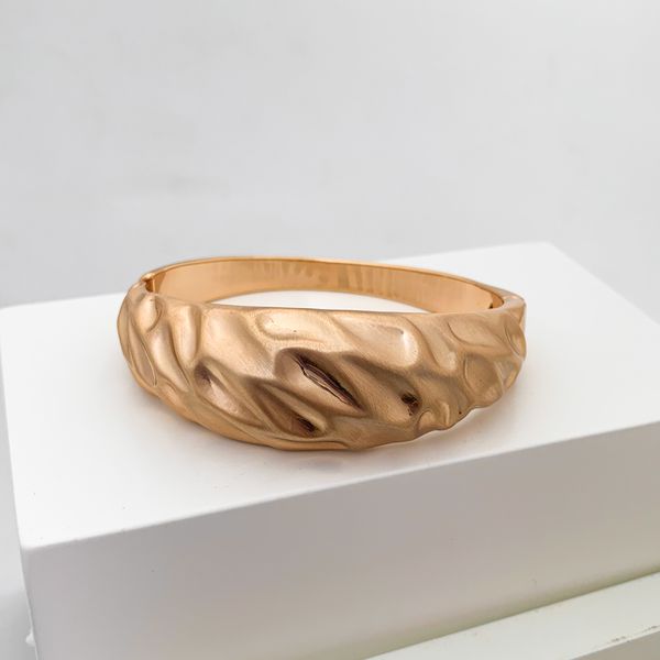  Bracelete Texturizado Liso Banhado a Ouro 18k
