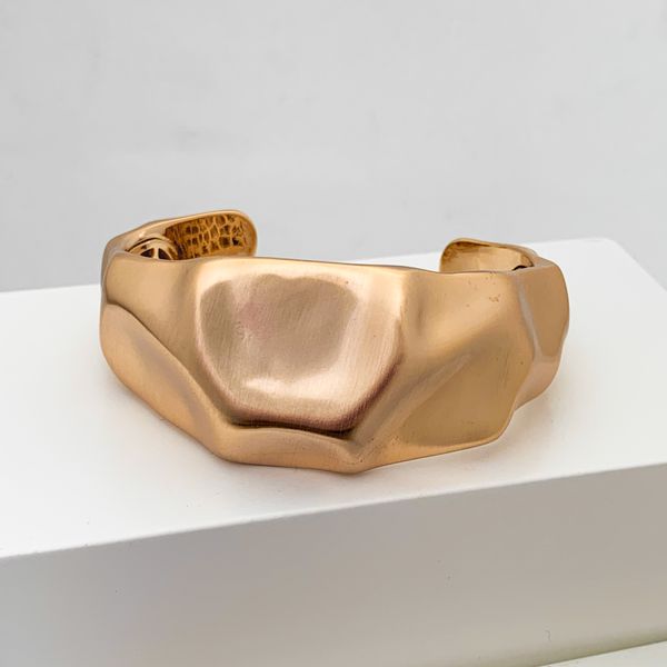 Bracelete Aberto Martelado Banhado a Ouro 18k