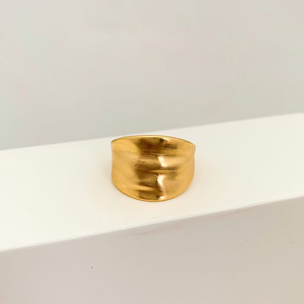 Anel Martelado Acetinado Banhado a Ouro 18k 