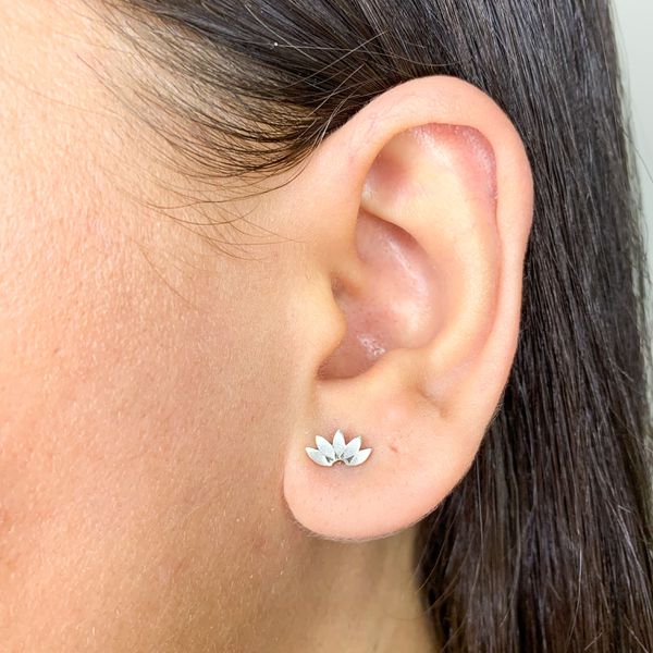 Brinco Envelhecido Flor de Lotus Prata 925