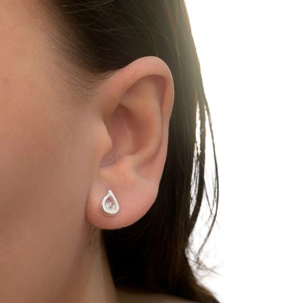 Brinco Gota Vazada Pequena com Ponto Zirconia Prata 925