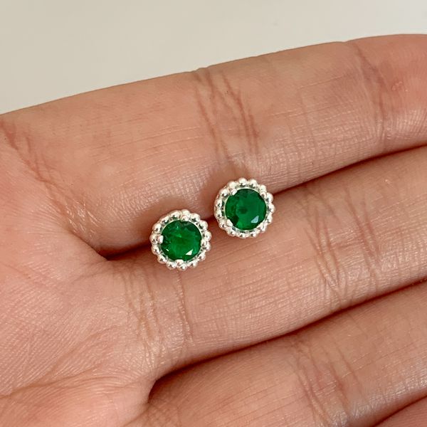 Brinco Prata Legitima 925 Zirconia Verde Redonda com Base Trabalhada