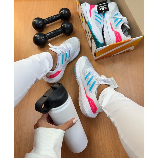Tenis Ad Branco com Detalhe Azul e Rosa