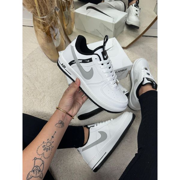 Tenis Nk Branco com Detalhe Preto