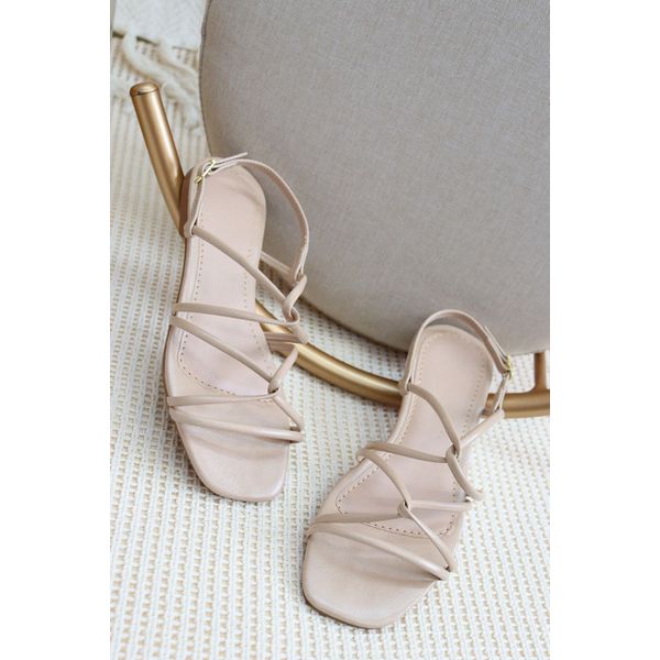 Sandália Rasteira OFF WHITE Tiras Cruzadas Minimalista