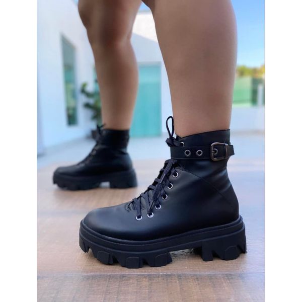 Bota tratorada com fivela online