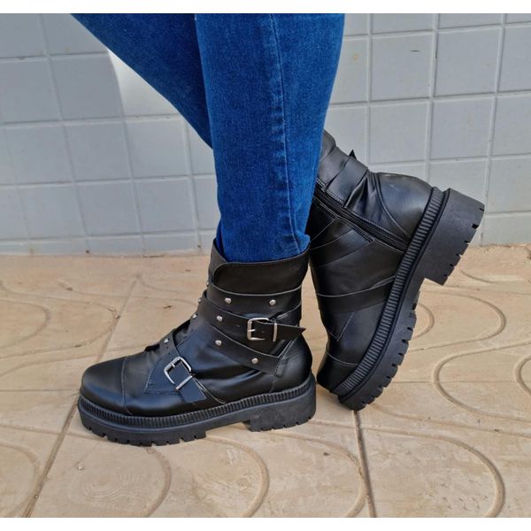 Bota tratorada com fivelas top