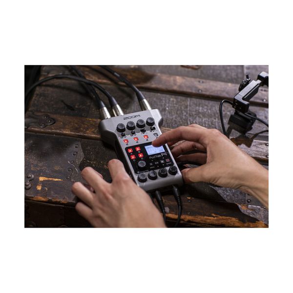 Zoom Podtrak P4 « Royal Music