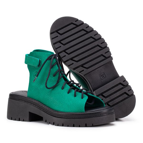 Sandália em Couro Verde Grass com Atacador – Conforto e Estilo em Cada Passo