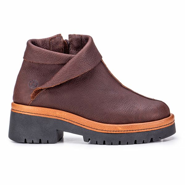 ¨Bota Omaha em Couro com Salto Tratorado Com Detalhe No Solado.¨