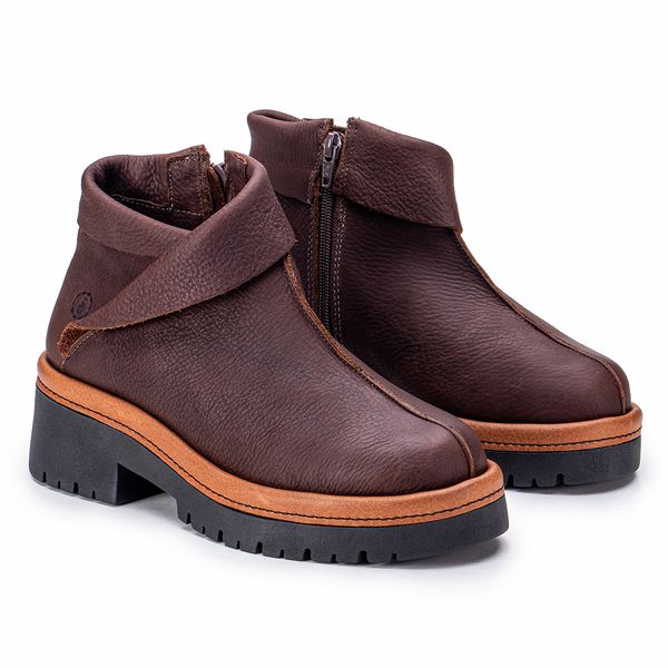 ¨Bota Omaha em Couro com Salto Tratorado Com Detalhe No Solado.¨