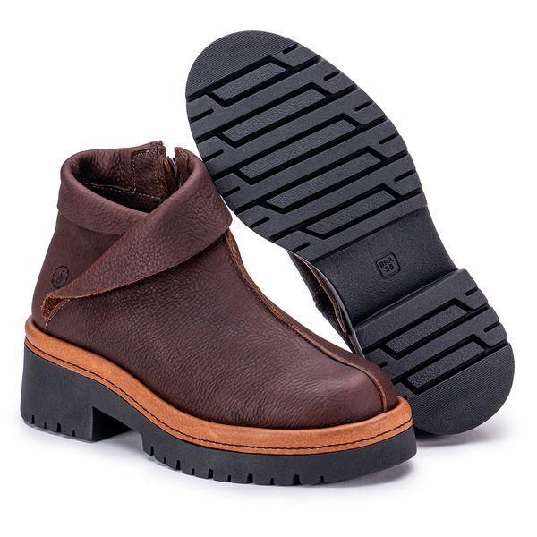 ¨Bota Omaha em Couro com Salto Tratorado Com Detalhe No Solado.¨
