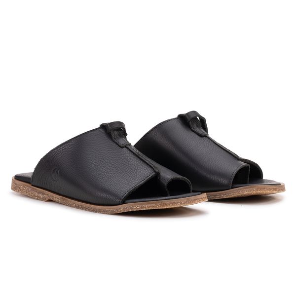 Minimalista e Essencial: Chinelo Slide Preto em Couro Legítimo. Conforto Total com Design Sofisticado!