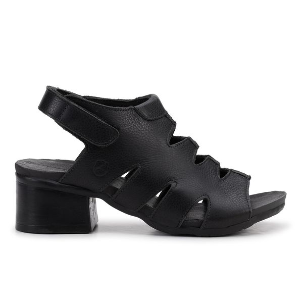 O Essencial Elegante: Sandália em Couro Preto com Salto Bloco. Conforto e Versatilidade Sem Limites!