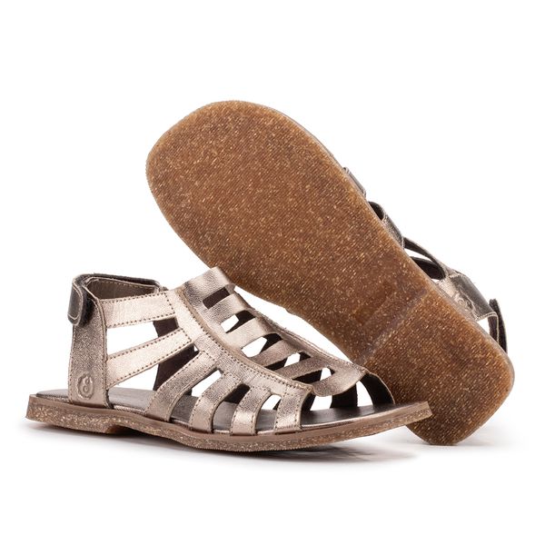 Brilho Vintage: Sandália Gladiadora em Couro Prata Velha. O Glamour Despojado que Faltava nos Seus Pés!