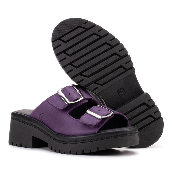 Sandalia Mila em Couro Legítimo: A Atitude Chunky do Violeta no Solado Preto