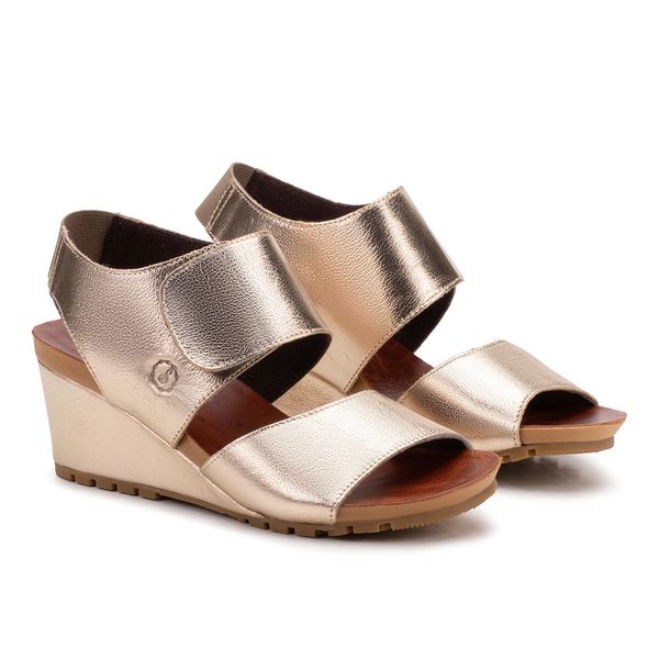 Anabela Whisky Glam: O Luxo do Metalizado Dourado.