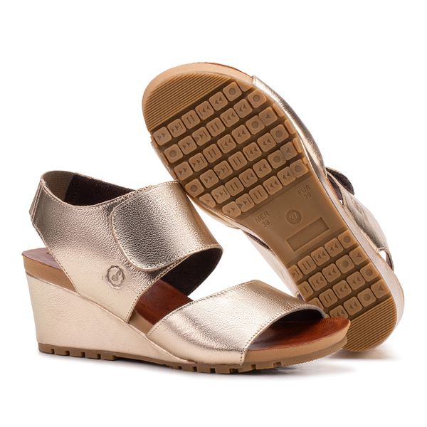 Anabela Whisky Glam: O Luxo do Metalizado Dourado.