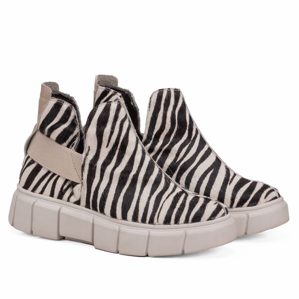 Tenis Em Pelo Zebra Com Elastico Off White E Sola De Borracha