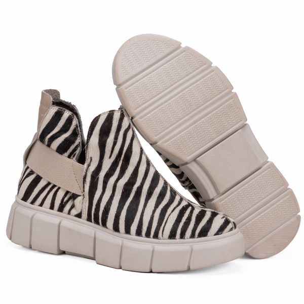 Tenis Em Pelo Zebra Com Elastico Off White E Sola De Borracha