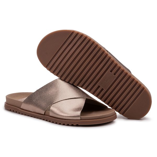Birken Catherine: Elegância em Couro Metalizado com Sola Redonda Marrom