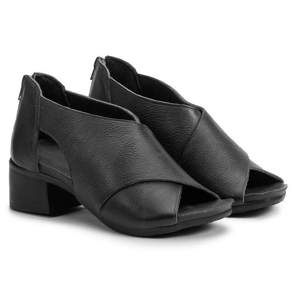 Sandalia em Couro Preto: Elegância e Conforto com Salto Baixo