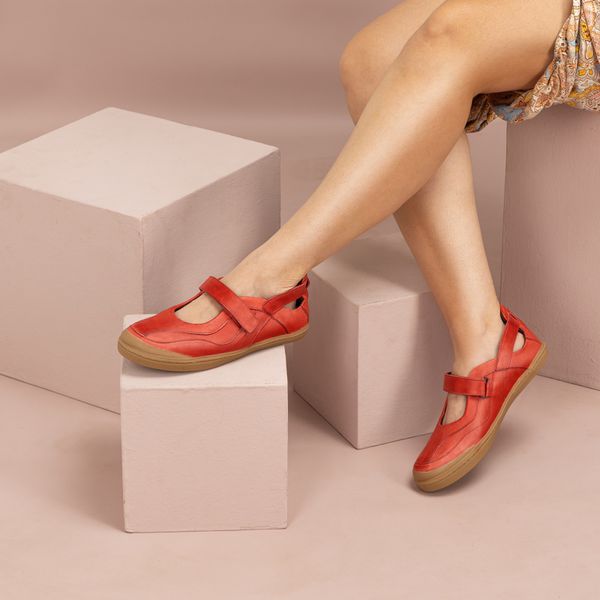 Tênis Cano Baixo Tomate com Sola Marmelo e Tira em Velcro: Conforto e Estilo em um Só Calçado