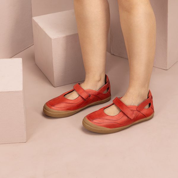 Tênis Cano Baixo Tomate com Sola Marmelo e Tira em Velcro: Conforto e Estilo em um Só Calçado