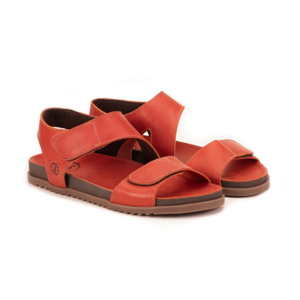 Birken Louise em Cor Vermelha, Elegância em Cada Detalhe, Luxo em Cada Passo