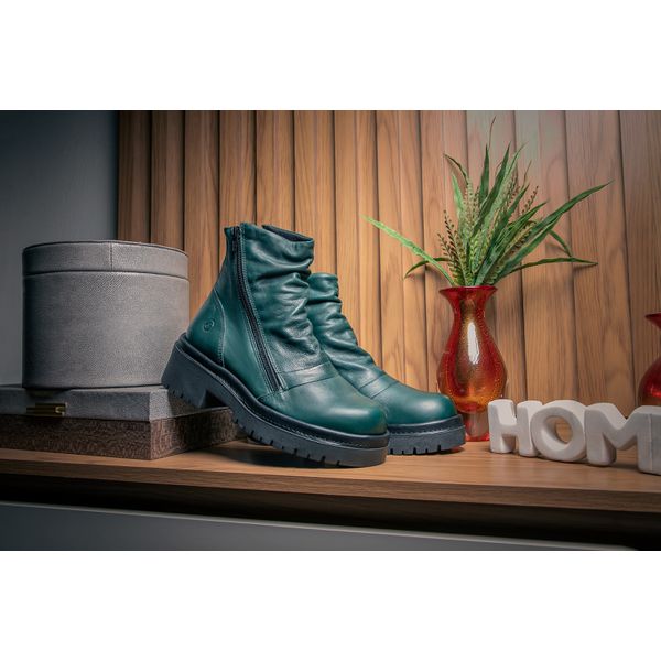 Bota York em Couro Verde Militar com Sola Alta Preta