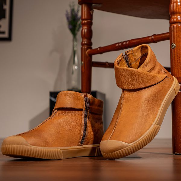 Elegantes Tênis Omaha em Conhaque com Sola de Bico Alto