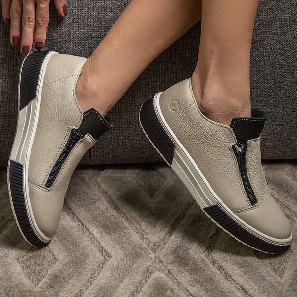 Tenis Em Couro Em Cores Off White e Lingua na Cor Preta