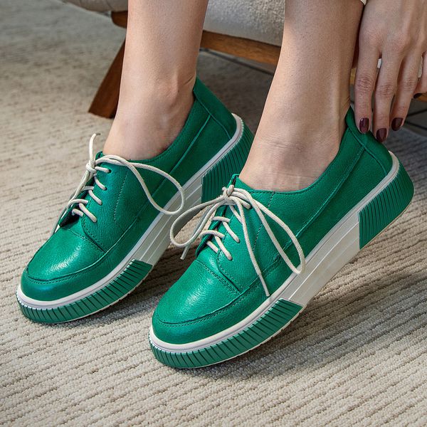 Tênis Nefertiti: Em Couro Verde Grass Com Cadarço Off White e Solado Verde Com Detalhes Brancos
