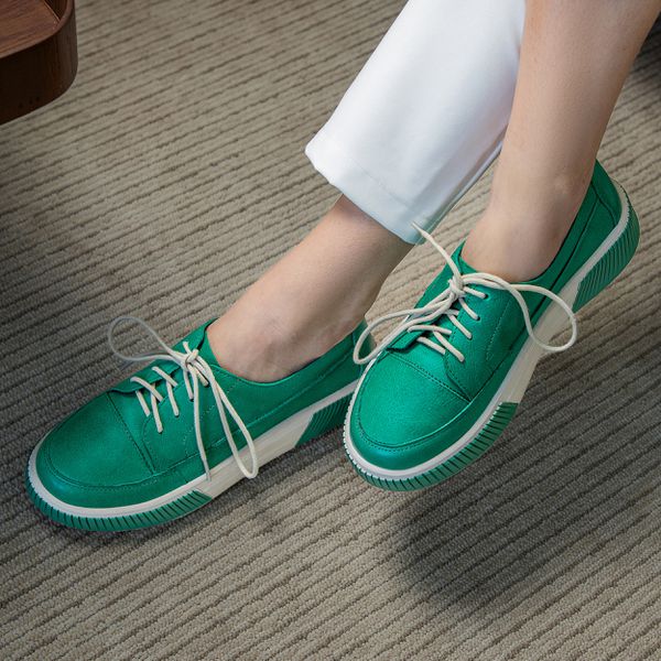 Tênis Nefertiti: Em Couro Verde Grass Com Cadarço Off White e Solado Verde Com Detalhes Brancos