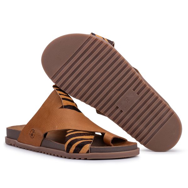 Sandália Birken Mary Trançada com Suporte para Dedão – Couro Conhaque e Pele de Tigre