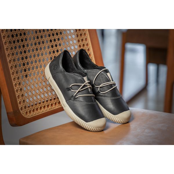 Tênis Diana em Couro Preto com Elástico e Sola Off White