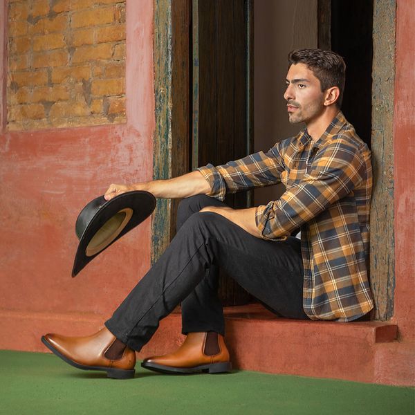 Botina Chelsea Oxford Solagro Masculina em Couro Castanho 