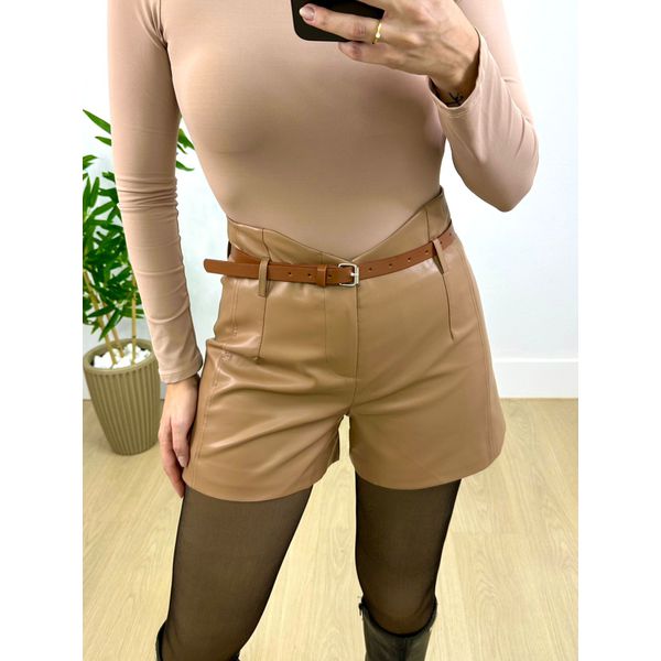 Short Couro Fake Madrid Bege