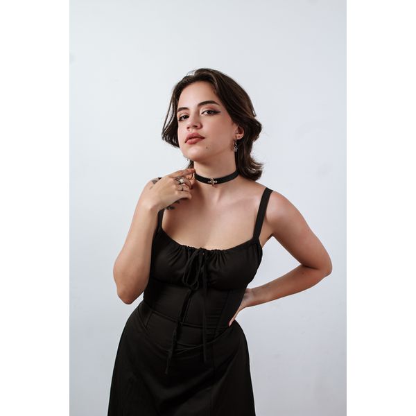 Choker Gargantilha com Pingente de Cruz Minimalista