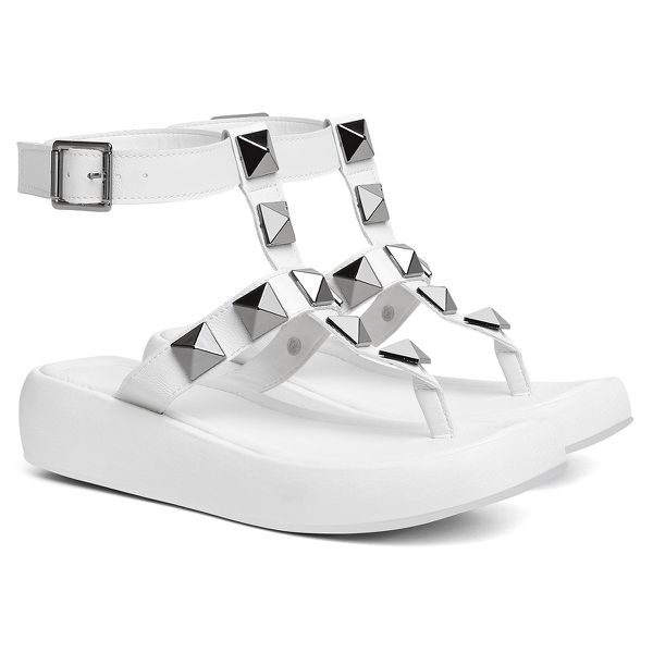 SANDÁLIA RASTEIRA MIA COMFORT TIRAS SPIKES PIRÂMIDES BRANCO