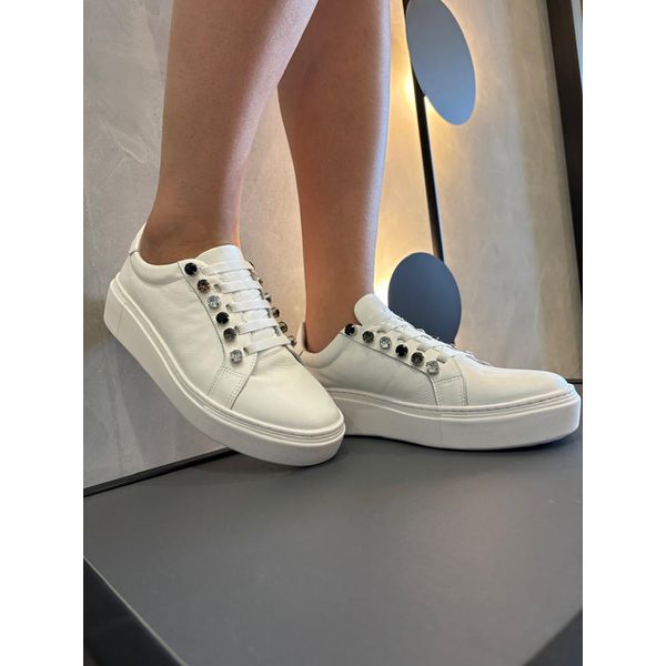 TENIS COURO BRANCO ELÁSTICO STRASS PRETO