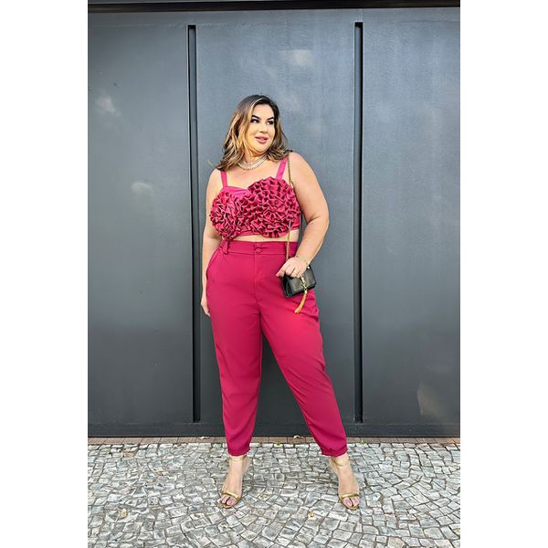 Conjunto Plus Size Preto Cropped e Pantalona  Estilo feminino plus size,  Moda pluz size, Looks plus size