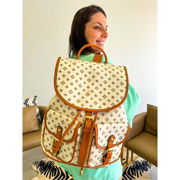 Mochila Paola off com caramelo